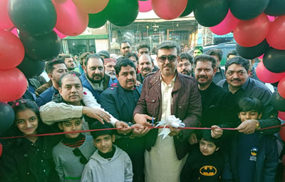Abdul Qadir Gilani inaugurates Inverex EV new showroom of Naseem Motors