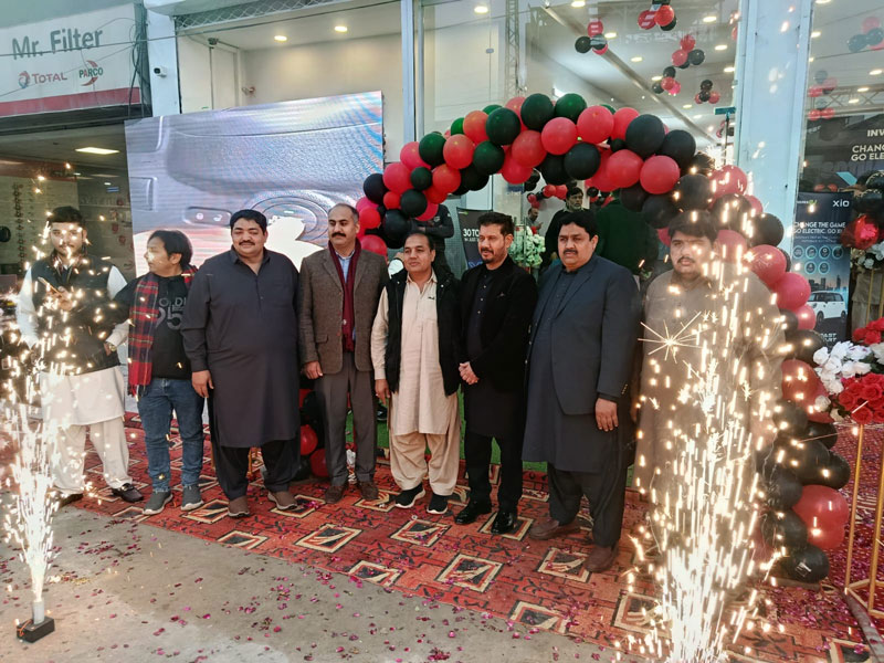 Abdul Qadir Gilani inaugurates Inverex EV new showroom of 'Naseem Motors
