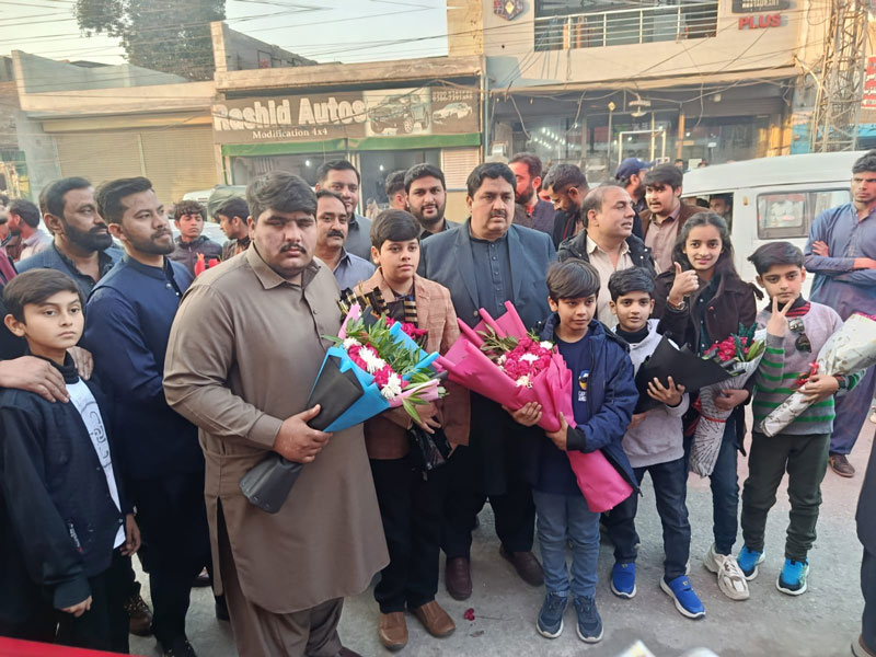 Abdul Qadir Gilani inaugurates Inverex EV new showroom of 'Naseem Motors