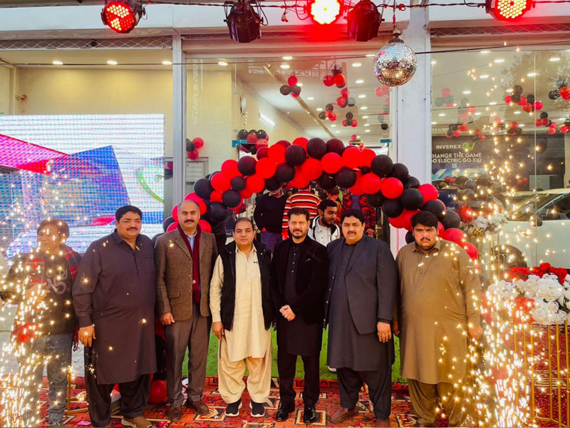 Abdul Qadir Gilani inaugurates Inverex EV new showroom of 'Naseem Motors