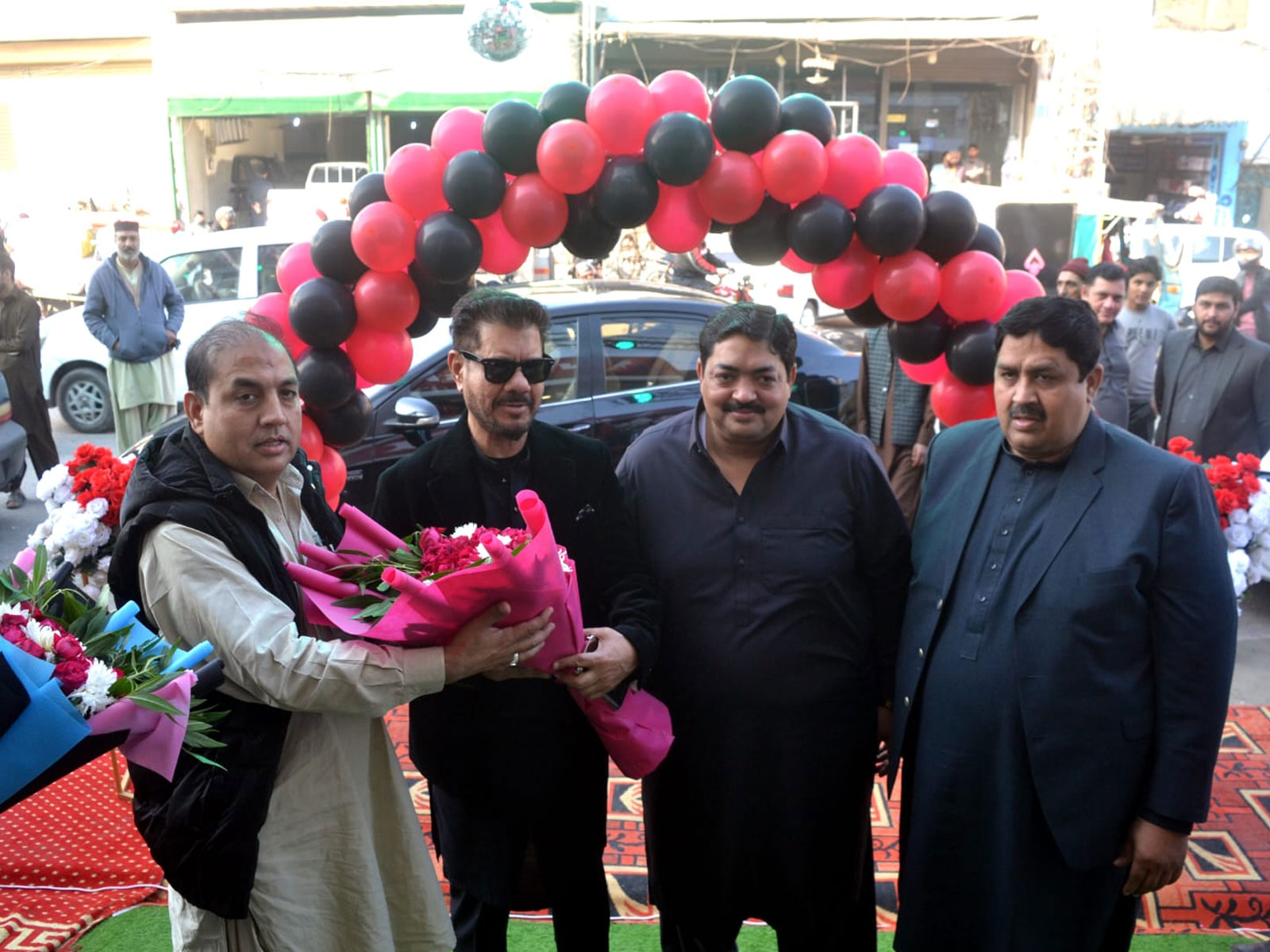 Abdul Qadir Gilani inaugurates Inverex EV new showroom of 'Naseem Motors