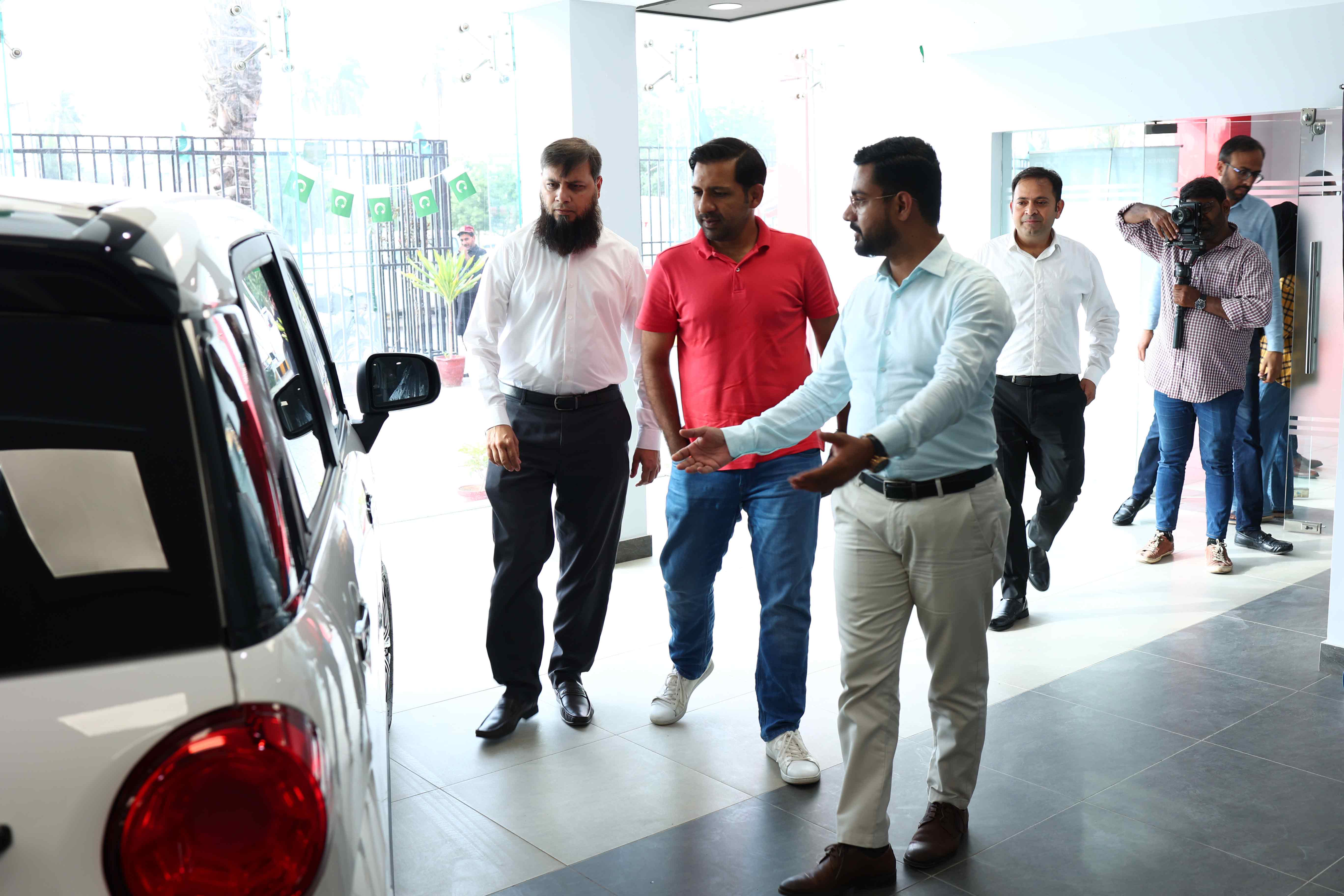 Sarfaraz Ahmed Show Room Visit